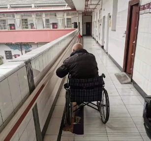 康復在線：偏癱一個月，終于離開了輪椅